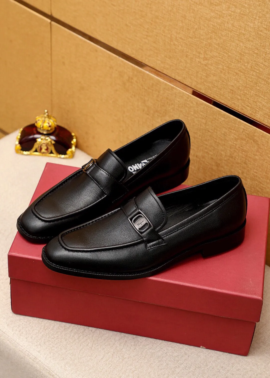 Men's shoes 💰400 💐 Product trademark: Ferragamo "Ferragamo" casual leather shoes Regular size: 39-44 (38.45.46🉑️customized) Product materials: Selected imported calfskin upper + classic hardware buckle, imported pig leather lining. Strong three-dimensional visual effect, non-slip and wear-resistant combination outsole Color: 1⃣️color optional